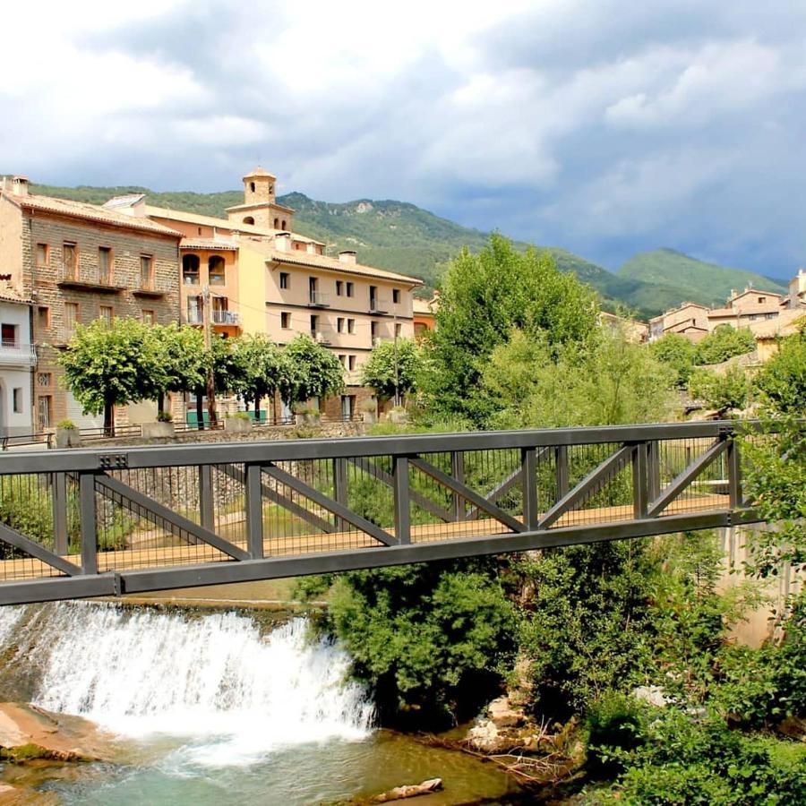 Hostal Fonda Cerdanya La Pobla de Lillet Exterior foto