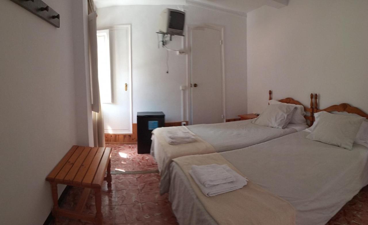 Hostal Fonda Cerdanya La Pobla de Lillet Exterior foto